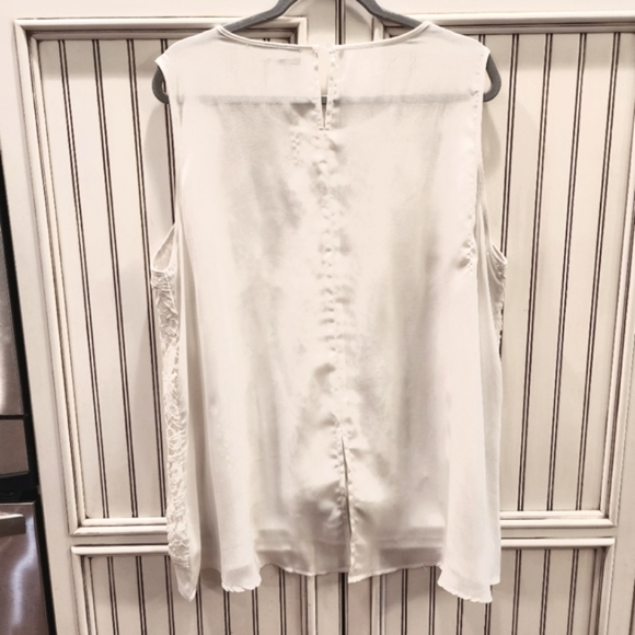 Emaline Woman Lace Sleeveless Top Size 1X - Picture 7 of 9